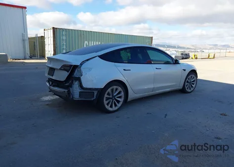 2022 Tesla Model 3 Rear-Wheel Drive z USA, uszkodzony, nr VIN 5YJ3E1EA3NF142986